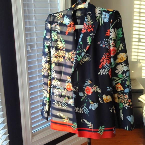 Zara floral blazer - bloggers favourite! - Picture 2 of 6